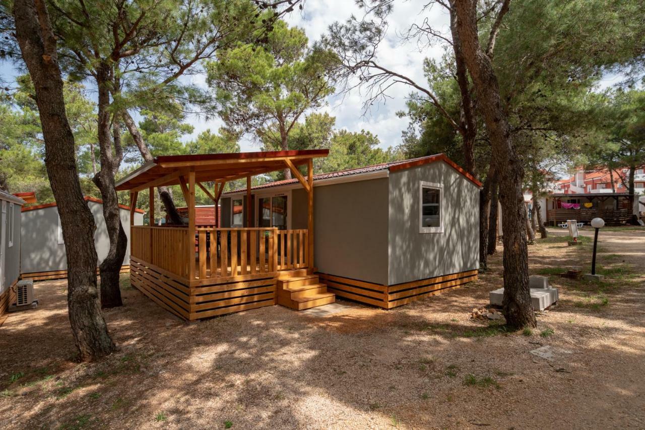 Camp Porat Hotel Povljana Exterior photo